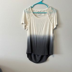 Coco + Jaimeson ombré blouse. Size: M. Color: Cream/Grey ombré